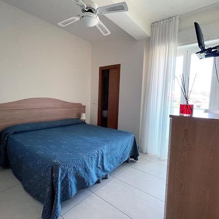 Hotel Majestic 西尼加利亚 外观 照片