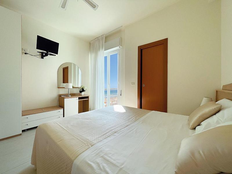 Hotel Majestic 西尼加利亚 外观 照片
