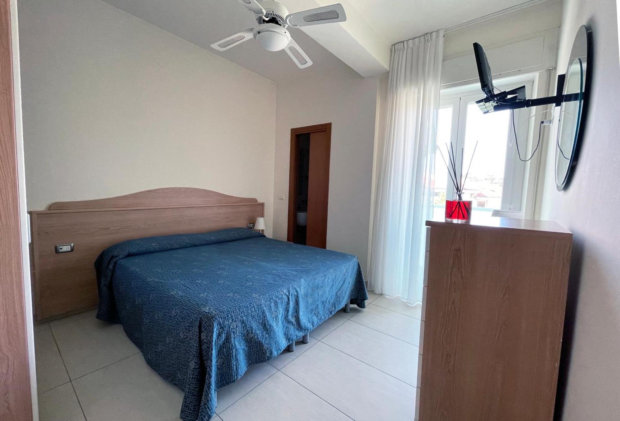 Hotel Majestic 西尼加利亚 外观 照片