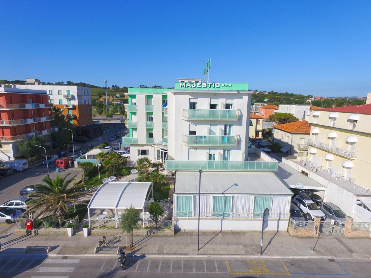 Hotel Majestic 西尼加利亚 外观 照片