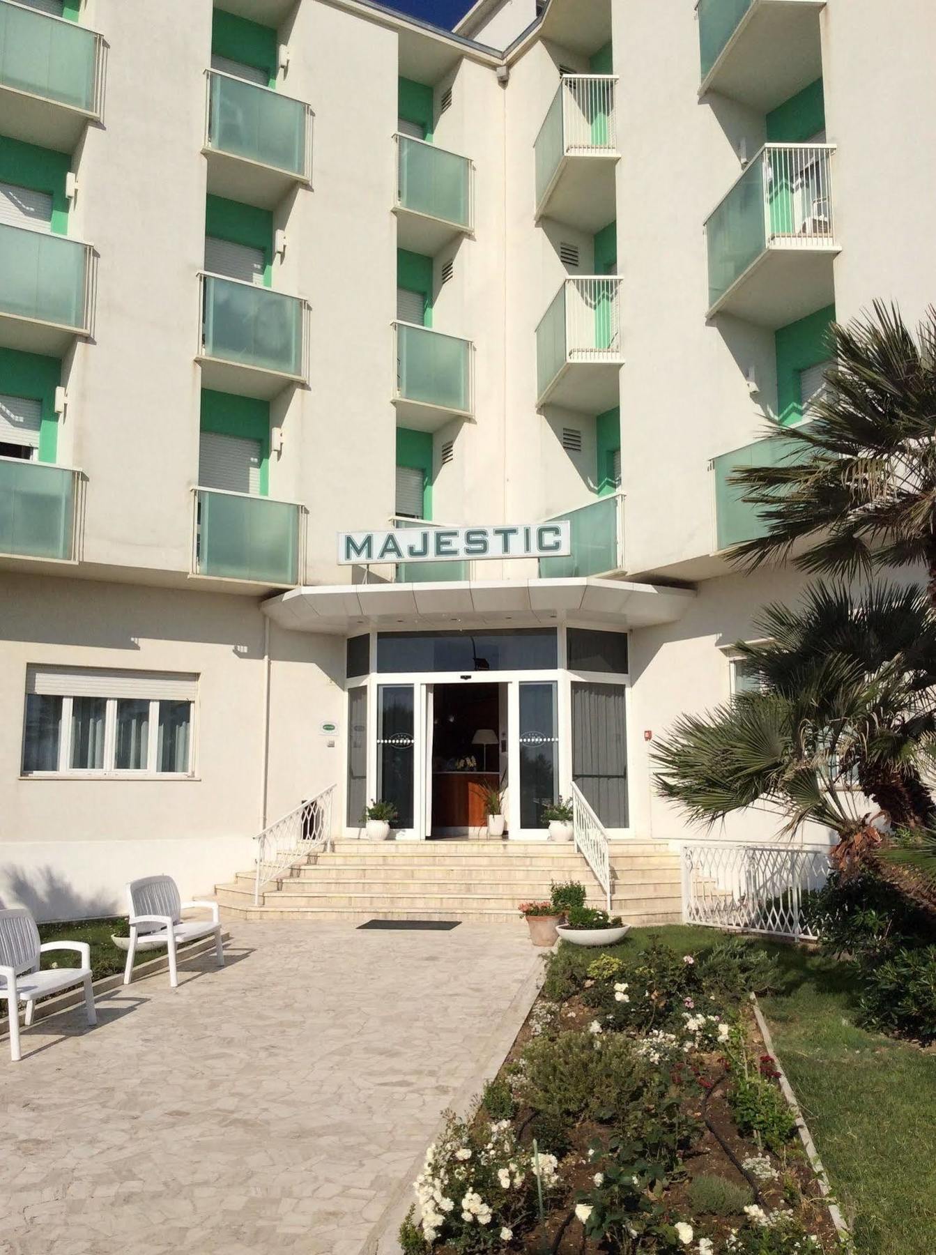 Hotel Majestic 西尼加利亚 外观 照片